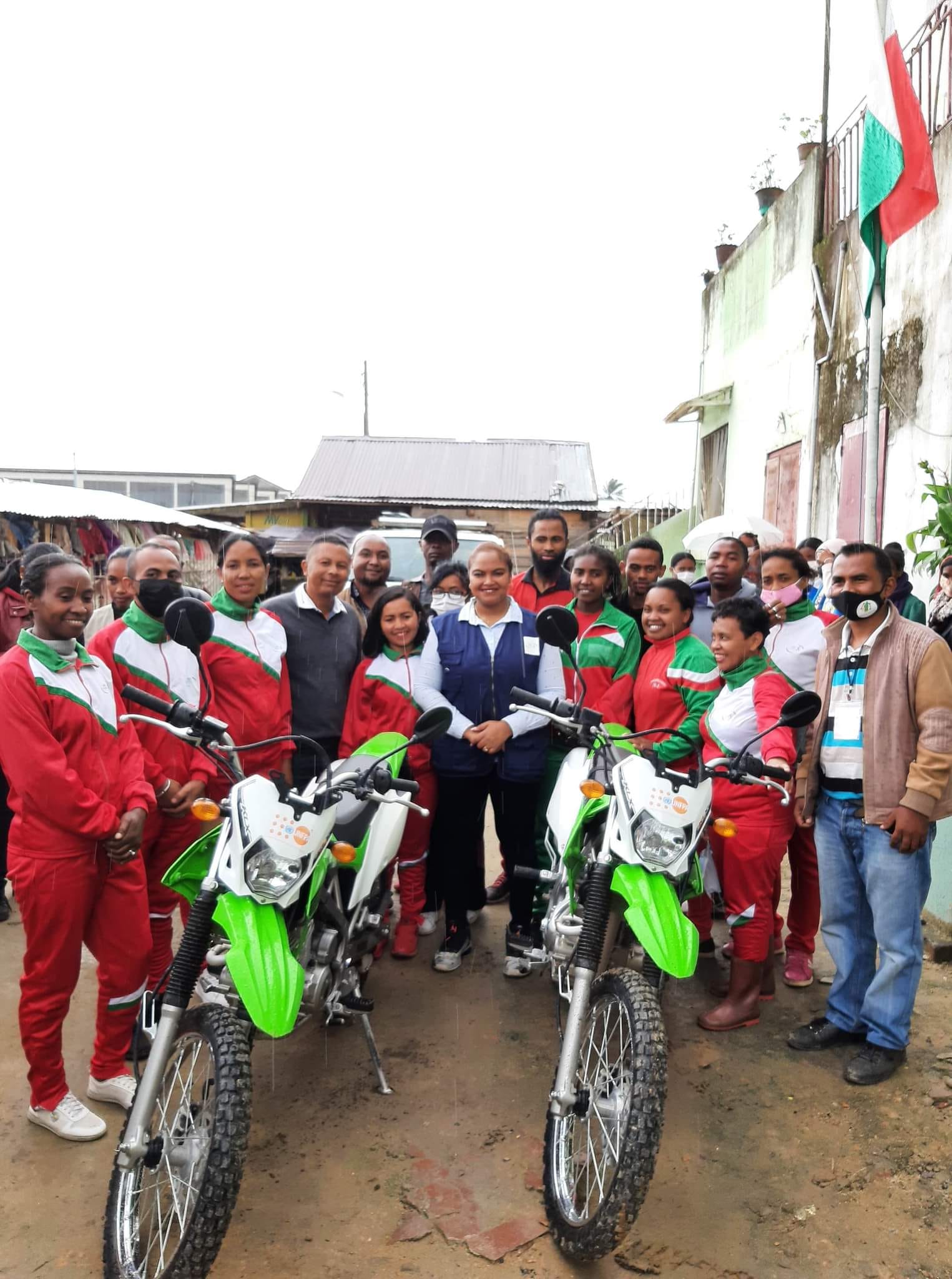 Moramanga: Nanolotra moto miisa roa ho an&rsquo;ny Maison des Jeunes Moramanga sy Ambatondrazaka ny Ministra lefitra misahana ny Tanora.