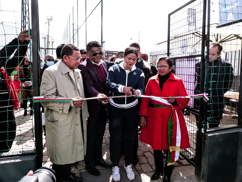 SANTILO CLUB: FITOKANANA AMIN&rsquo;NY FOMBA OFISIALY NY KIANJA SYNTHETIQUE.