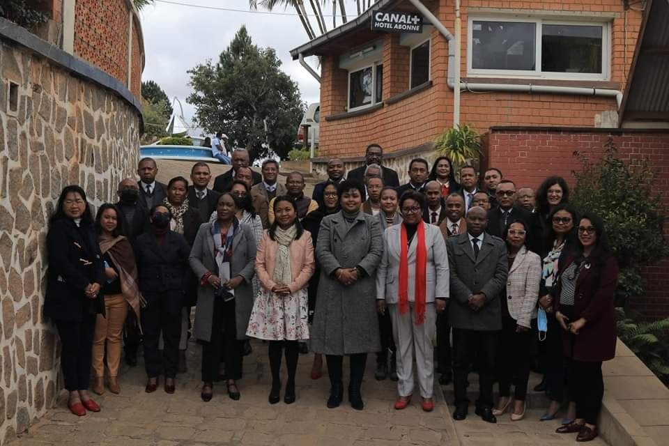 ADY AMIN&rsquo;NY TSY FANJARIAN-TSAKAFO: FIFAMPIDINIHANA AN-DATABATRA BORIBORY