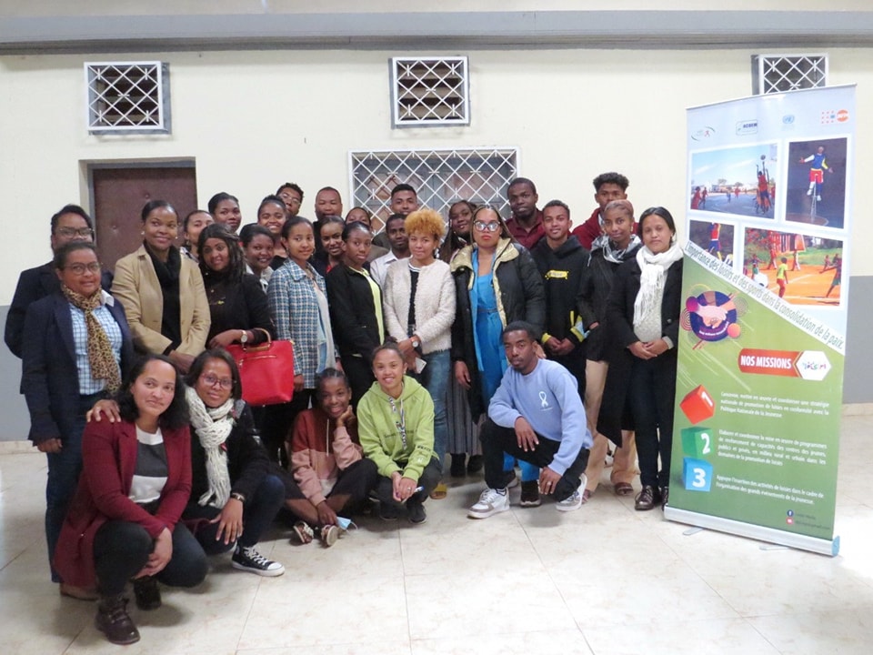 FIOFANANA MAHAKASIKA NY ALAVOLY SY NY FIALAMBOLY.