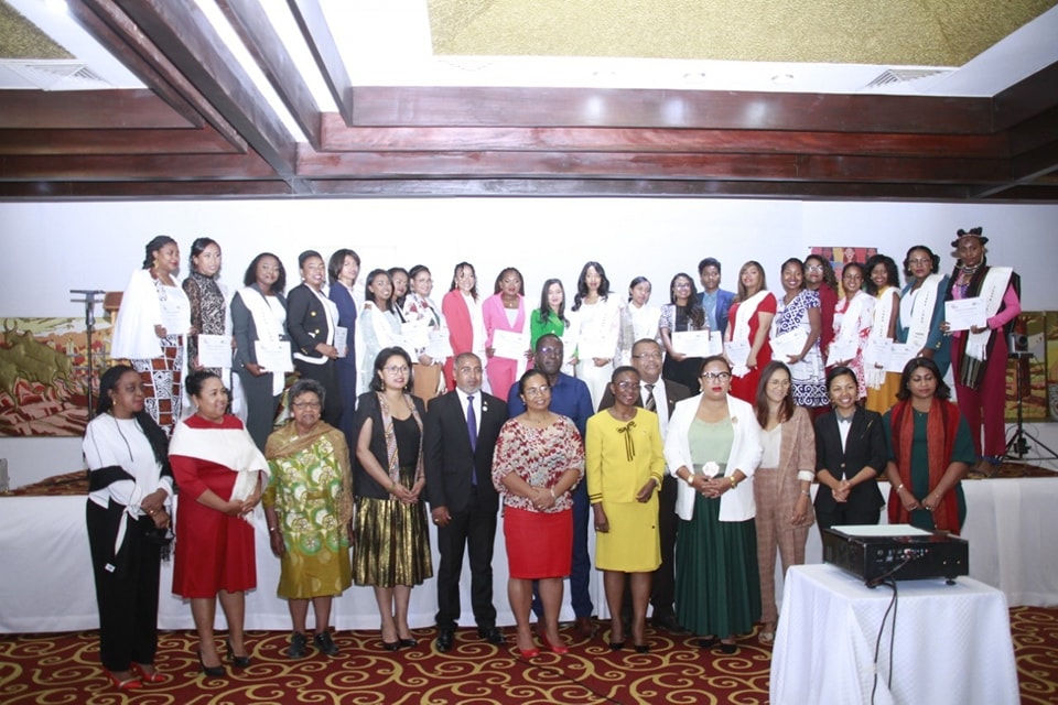 EISA MADAGASCAR: FAMOAHANA NY ANDIANY « TSARA JORO » AMIN&rsquo;NY PROGRAMAN&rsquo;ASA  » YOUNG WOMEN IN POLITICS PROGRAM »