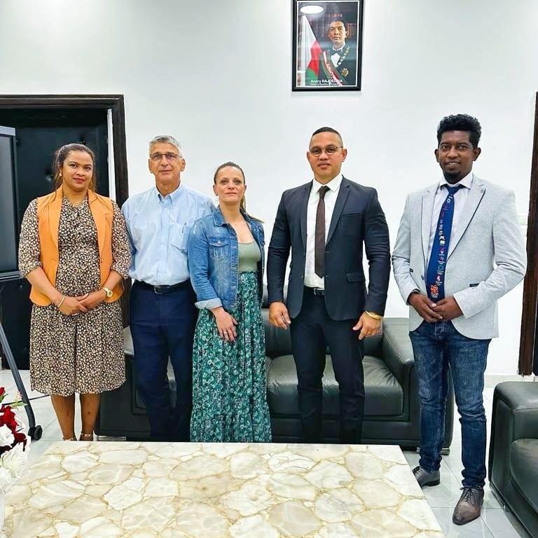 TARANJA TOLONA: FANDRAISANA IREO MANAM-PAHAIZANA EO AMIN&rsquo;NY SEHATRA IRAISAM-PIRENENA