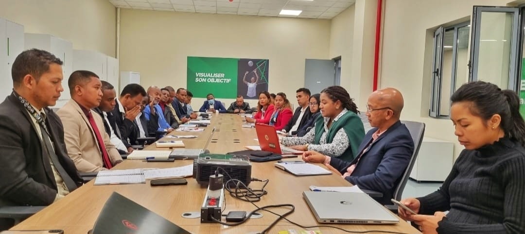 FIVORIAN&rsquo;IREO TOMPON&rsquo;ANDRAIKITRA ETO ANIVON&rsquo;NY MINISITERA