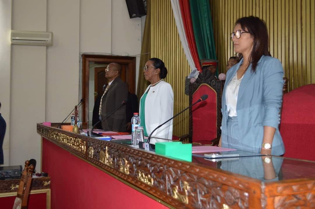 LANONANA FANOKAFANA TAMIN&rsquo;NY FOMBA OFISIALY NY FIVORIAMBE ARA-POTOANA VOALOHANY EO ANIVON&rsquo;NY ANTENIMIERA