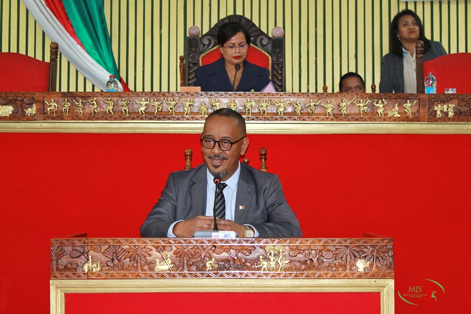 ANTENIMIERAM-PIRENENA: TATITRA TEO ANOLOAN&rsquo;NY SOLOMBAVAMBAHOAKA