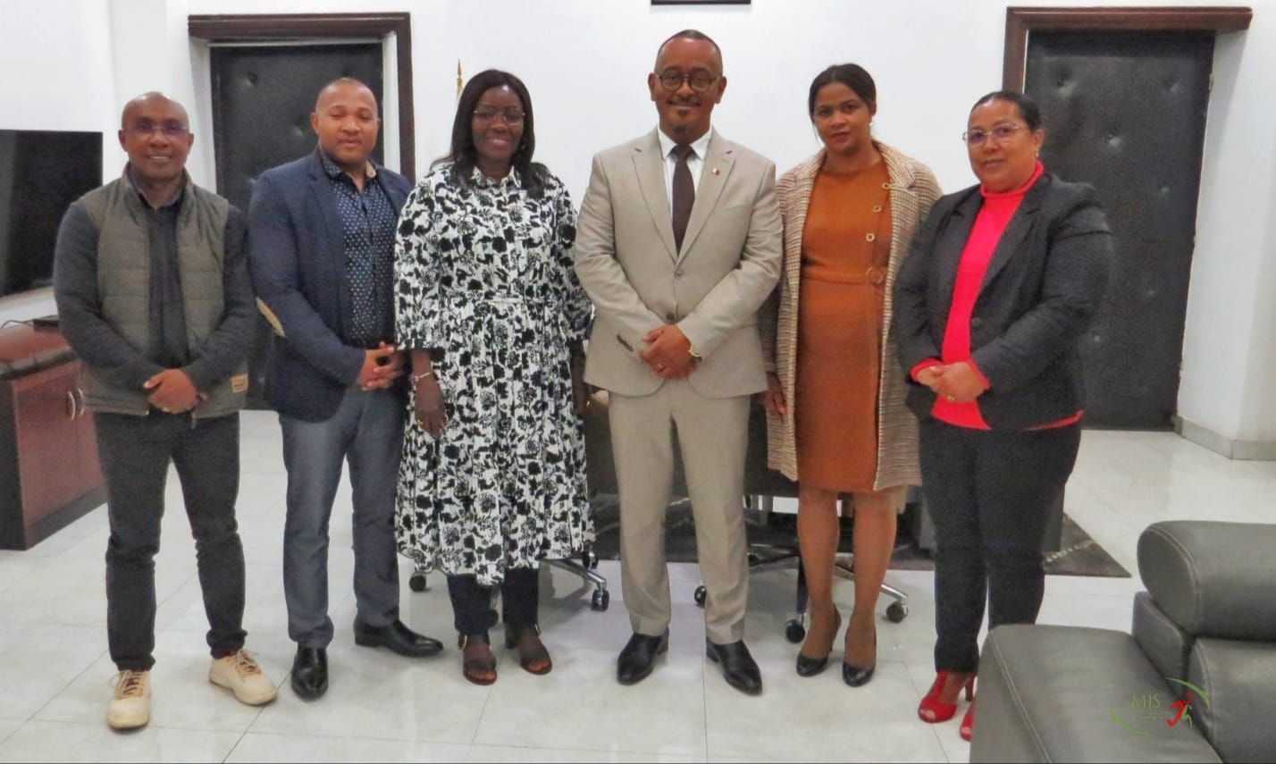 FOOTBALL: FITSIDIHANA TAMIN&rsquo;NY FOMBA OFISIALY NATAON’NY TOMPON&rsquo;ANDRAIKITRA MISAHANA NY BAOLINA KITRA AN-TSEKOLY