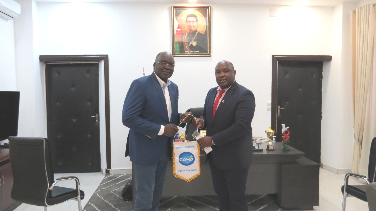 Visite de courtoisie du Président de la Confédération Africaine de Handball à Ambohijatovo