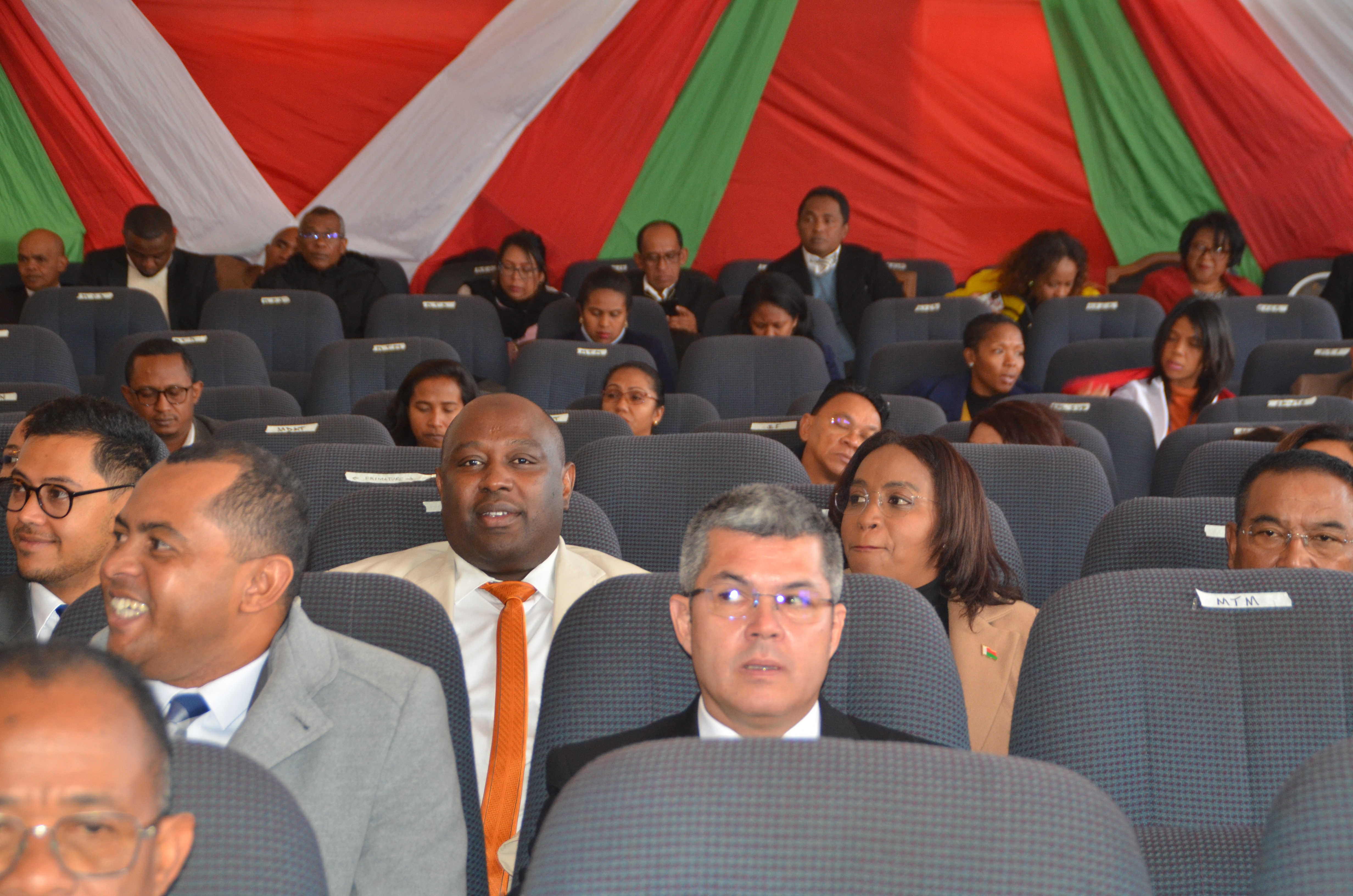 Rencontre entre le Gouvernement et le Sénat