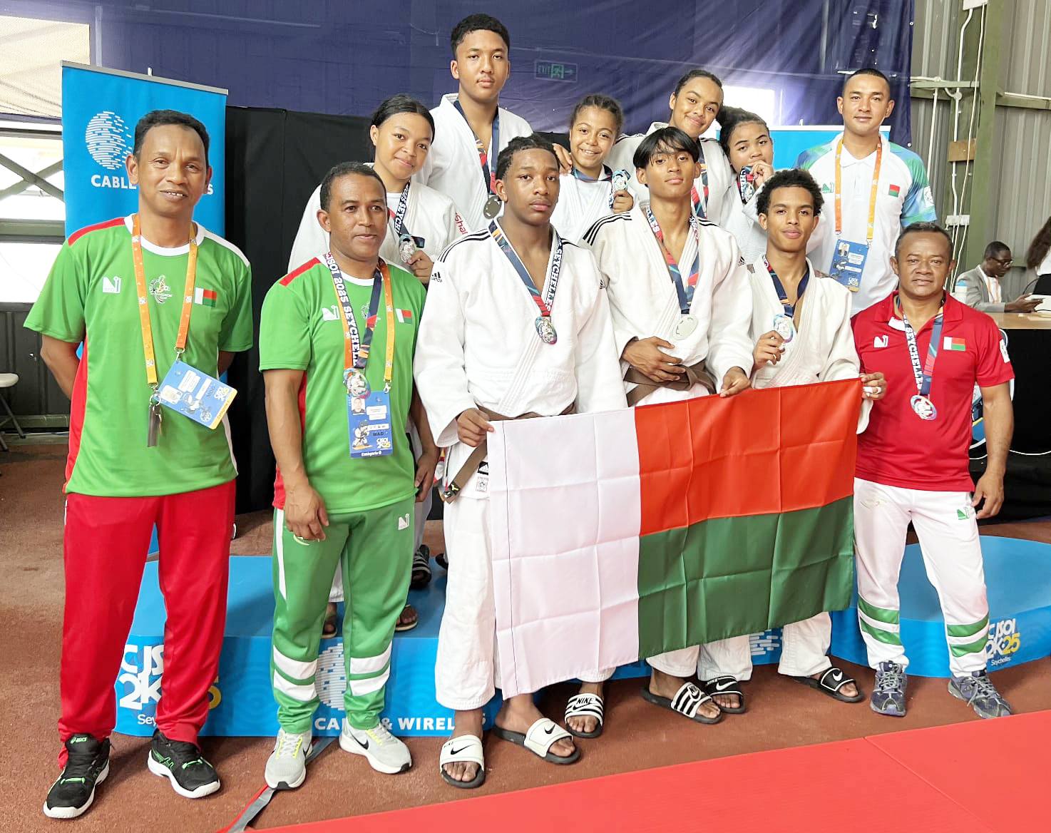 CJSOI 2025 – Judo : Médaille d’Argent en équipe pour Madagascar .