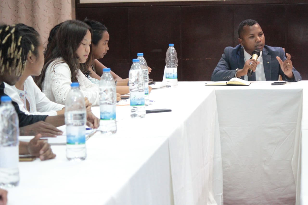 Rencontre entre le ministre et les associations des jeunes.