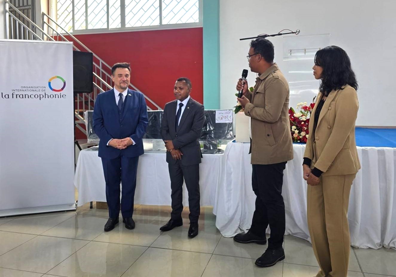 D-CLIC : L’OIF dote le centre D-CLIC d’équipements numériques au bénéfice des jeunes